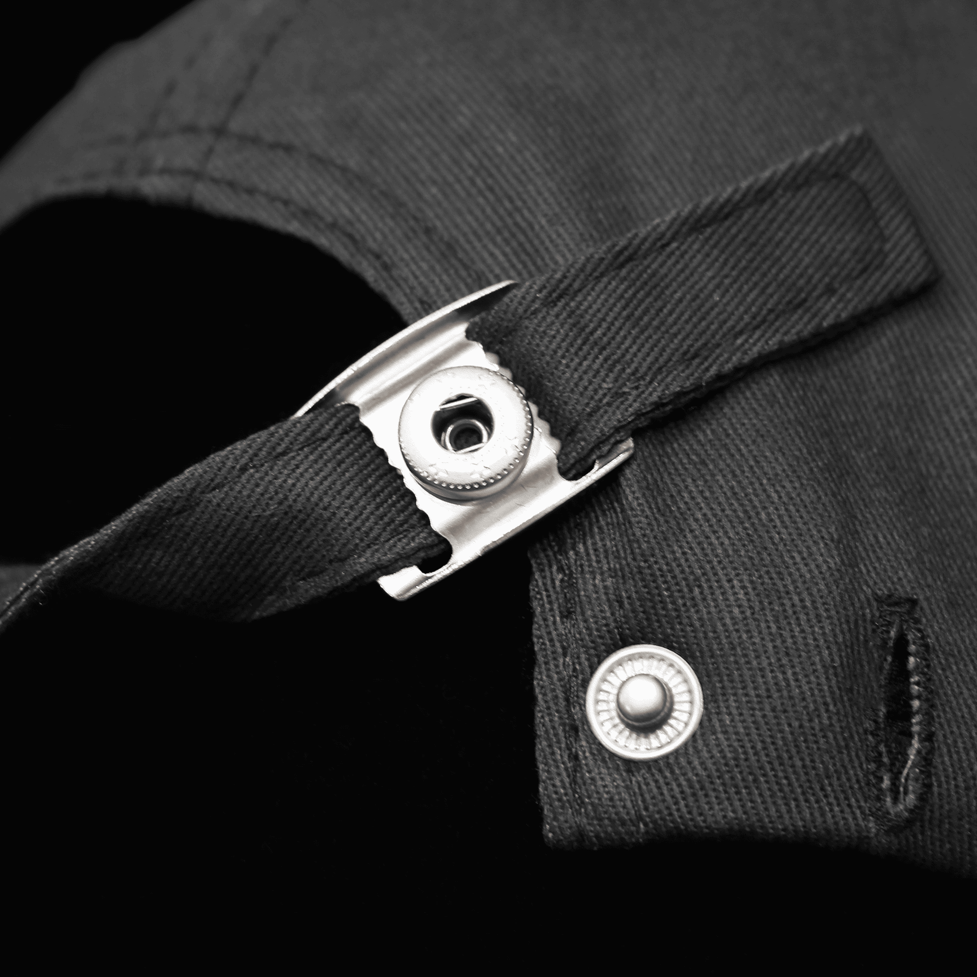 Cappellino nero con patch in TPU - immagine 6